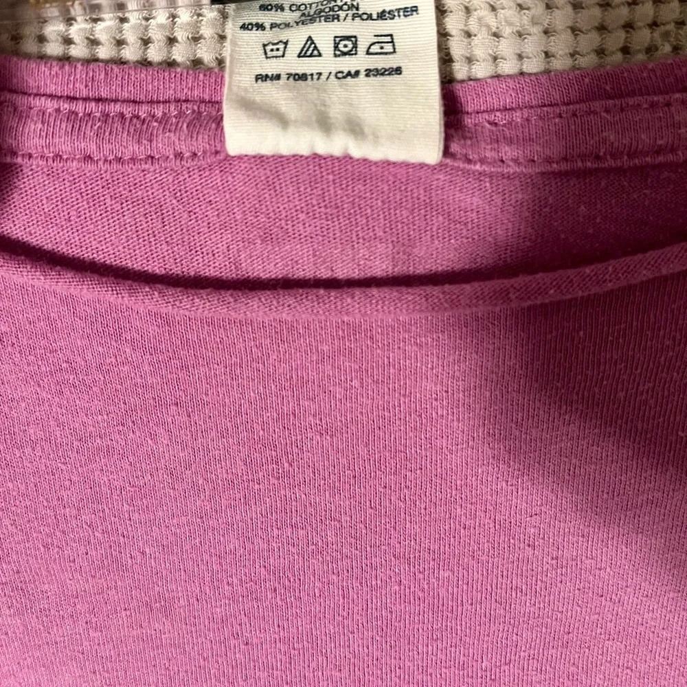 PINK Victoria's Secret Magenta Cropped Off Shoulder Tee Size Small - Picture 5 of 5